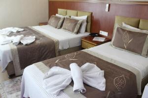 Standard Triple Room room in Hermanos Hotel