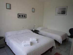 Hotels Hotel Les Bellugues : photos des chambres