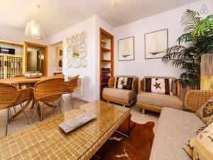 VILLA JARAMA - Elegante chalet cerca de la playa