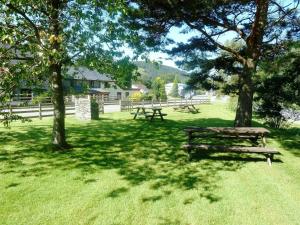 Two-Bedroom Cottage with Two Shower Rooms room in Vulcan Lodge Cottages