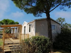 Maisons de vacances Mobil Home climatise Camping Novella : photos des chambres