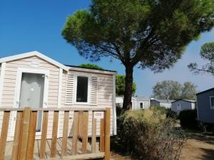 Maisons de vacances Mobil Home climatise Camping Novella : photos des chambres