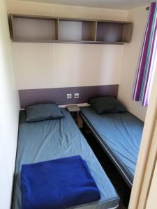 Maisons de vacances Mobil Home climatise Camping Novella : photos des chambres