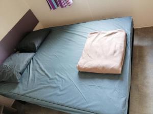 Maisons de vacances Mobil Home climatise Camping Novella : photos des chambres