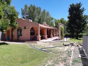 Casa con parque por los caminos del vino - Bajo Lunlunta