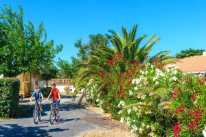 Maisons de vacances Mobil Home climatise Camping Novella : photos des chambres