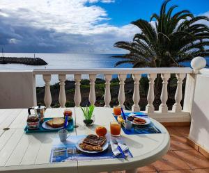 Azul Window Apartment