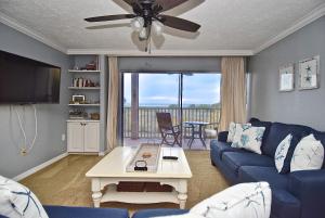 Direct Beachfront Delight