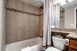 Panorama Alpine Condo: Hip Downtown Location