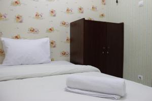 Minimalist 2BR Apartment at Gateway Ahmad Yani Cicadas By Travelio