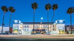 2 Queen Beds, Apartment Suite, Non-Smoking room in Travelodge by Wyndham Culver City