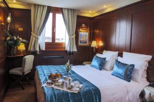 Superior Double Room with Lagoon View room in Hotel Bucintoro