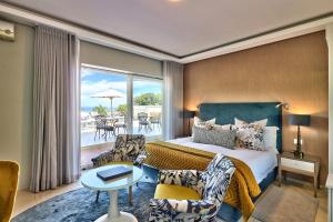 Traveller King or Twin Room - Pool Deck Facing room in Ocean View House