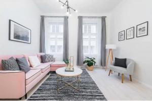 APTs in OLD TOWN PRAGUE by Michal&Friends