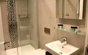 Twin Room room in K Hotel Kensington