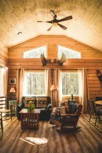 Denali Wild Stay - Moose Cabin, Free Wifi, 2 private bedrooms, sleep 6 - Healy