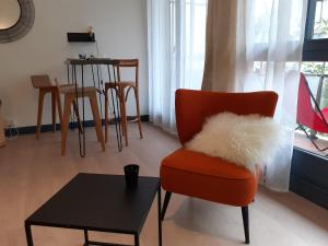 Appartements St Germain en Laye- La defense 17mn -STUDIO FIBRE -Terrasse : photos des chambres