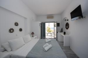 Ostria Studios & Apartments Paros Greece