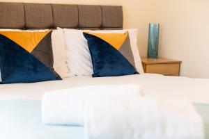 Contractor House - 5 Bed -TVs inRooms - Flexible Parking