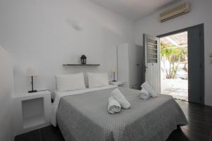 Triple Room with Sea View room in Ostria Studios & Apartments