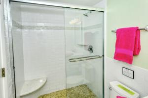 LaPlaya 103A Time to relax Enjoy the peaceful, private beach just a shells throw from your door