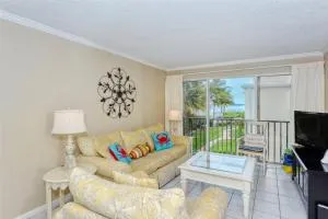 LaPlaya 201E Nestled in the palms just steps from the pool - Longboat Key