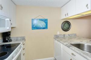 LaPlaya 201E Nestled in the palms just steps from the pool