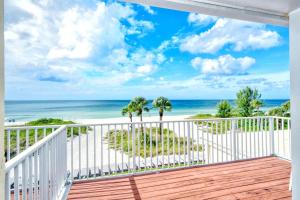 LaPlaya 204D Beach-lovers paradise 200 feet of private beach along the turquoise Gulf of Mexico