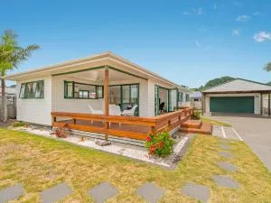 The Sunny Bach - Cooks Beach Holiday Home - Whenuakite