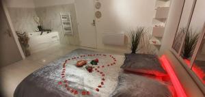 Love hotels Love Rooms de la Presqu'ile : Suite avec Jacuzzi