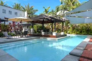 Tropical One Bedroom Apartment at The Mediterranean - Cassowary