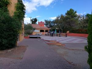 Complexes hoteliers Vacargeles casa Les Muriers et Les Chenes verts calme clim wifi animations piscine mini golf : Maison de Vacances