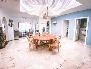 Villa Los Flamencos by Veaco- Beachfront & pool