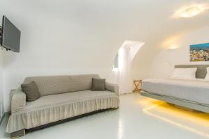 Central Fira Suites
