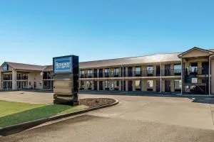Rodeway Inn & Suites - McRae