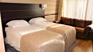 Luxury Twin Room room in Hollies Hotel