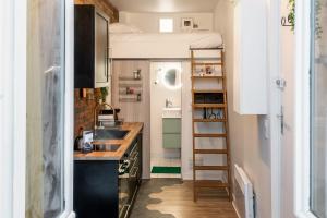 Appartements Charming industrial-style studio just nearby Montmartre in Paris - Welkeys : photos des chambres