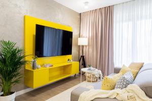 Il Lago - Sunrise - Cozy Luxurious Smart Home By The Lake