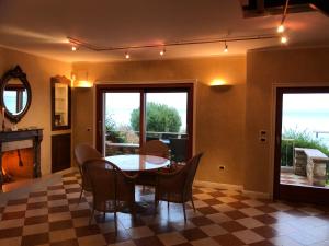 Lake Front Apartment - Direct Lake Access