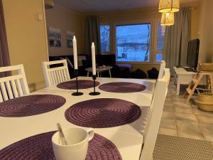 Villa Arktika porealtaallinen mökki Nuorgamissa Tenojoen ja tunturien vieressä