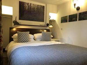 Small Double Room room in The Queen's Arms