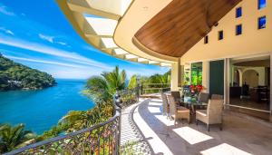 Fully Staffed, Beach frontage Luxury Villa