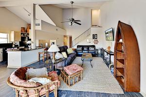 Two-Bedroom Apartment room in 104 Horseshoe Bay Townhouse #18