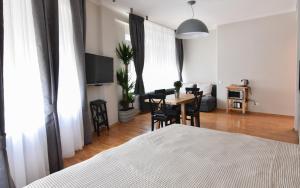 Karlo Main Square Apartments 