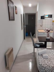 Appart'hotels Apparthotel AREA, Studios avec salle de bain et kitchenette Privees, OU, chambres avec salles bain et cuisines communes : photos des chambres