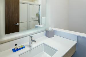 King Suite - Non-Smoking room in Holiday Inn Express & Suites - Medford an IHG Hotel