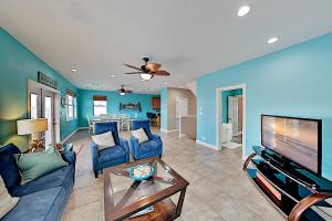 Four-Bedroom House room in Royal Sands Retreat - Steps to Pool & Beach home