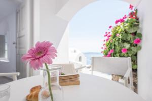 Aqua Mare Luxury Suites Santorini Greece