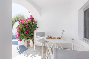 Aqua Mare Luxury Suites Santorini Greece