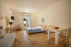 Triple Room with Sea View room in Aeolos Hotel